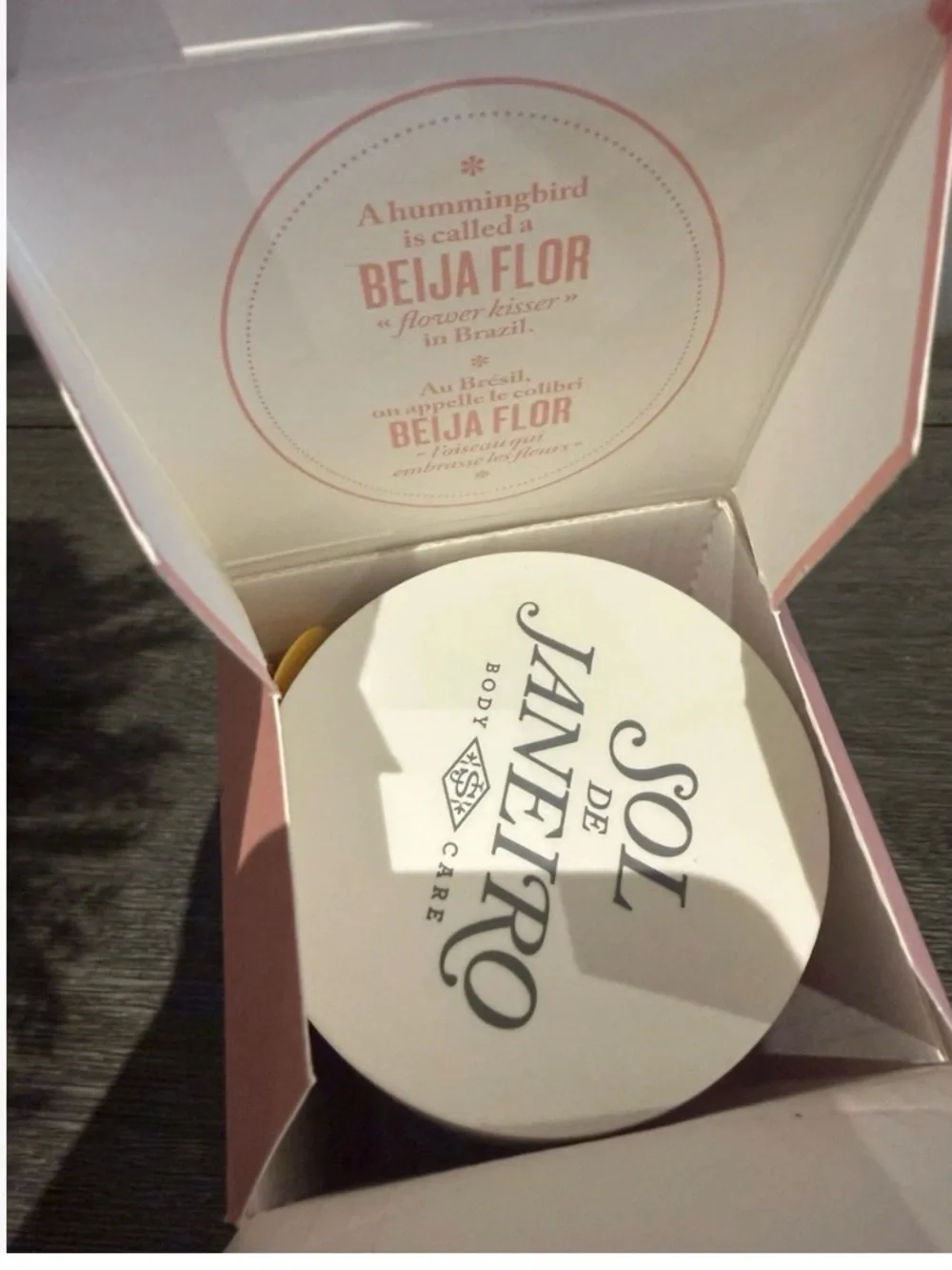 Sol de Janeiro Biggie Biggie Beija Flor Elasti-Cream - Pink with Yellow Spatula - Picture 3 of 3